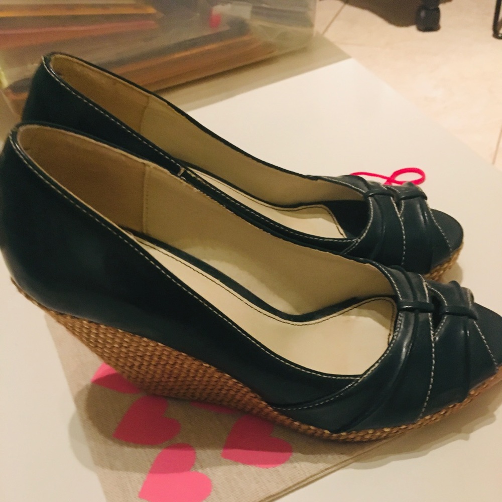 Cute hunter green wedges
